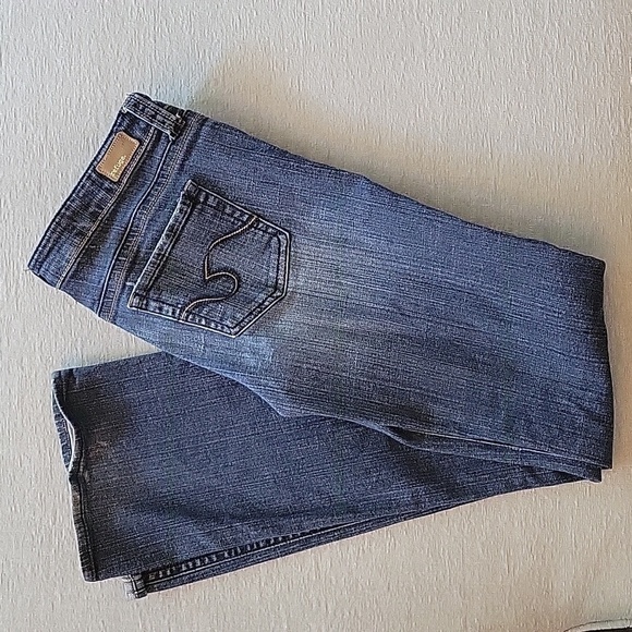 REFUGE Women's Juniors boot cut jeans in size 7.  Great condition. - Picture 1 of 6